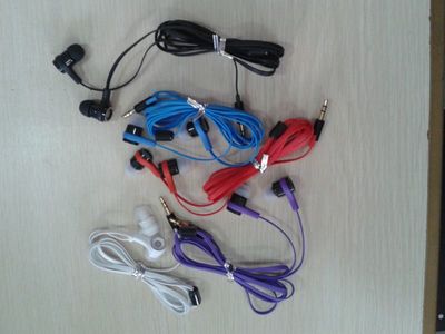 新款MP3耳机 扁线设计与多彩魅力